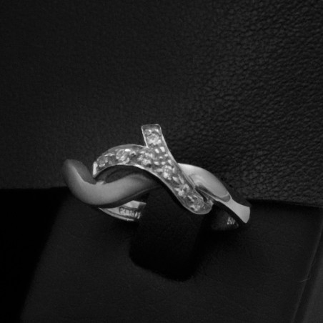 white gold ring with cubic zirconia stones
