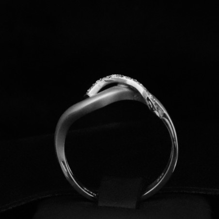 white gold ring with cubic zirconia stones