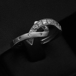 white gold ring with cubic zirconis stones 2