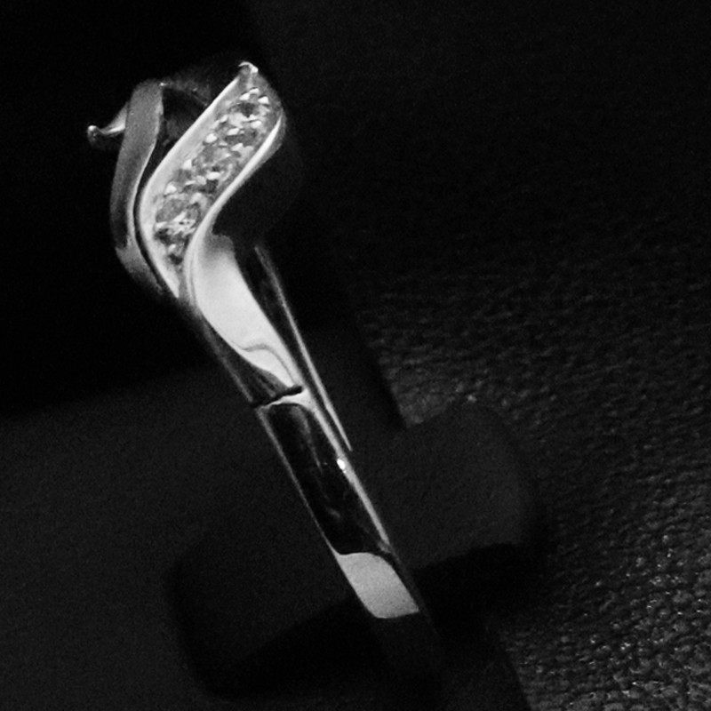 white gold ring with cubic zirconia stones