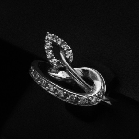 white gold ring with cubic zirconia stones