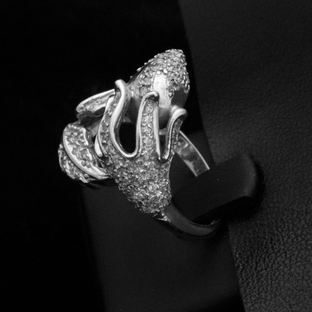 White gold ring with cubic zirconia stone