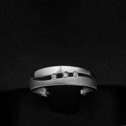 White gold ring with cubic zirconia stone