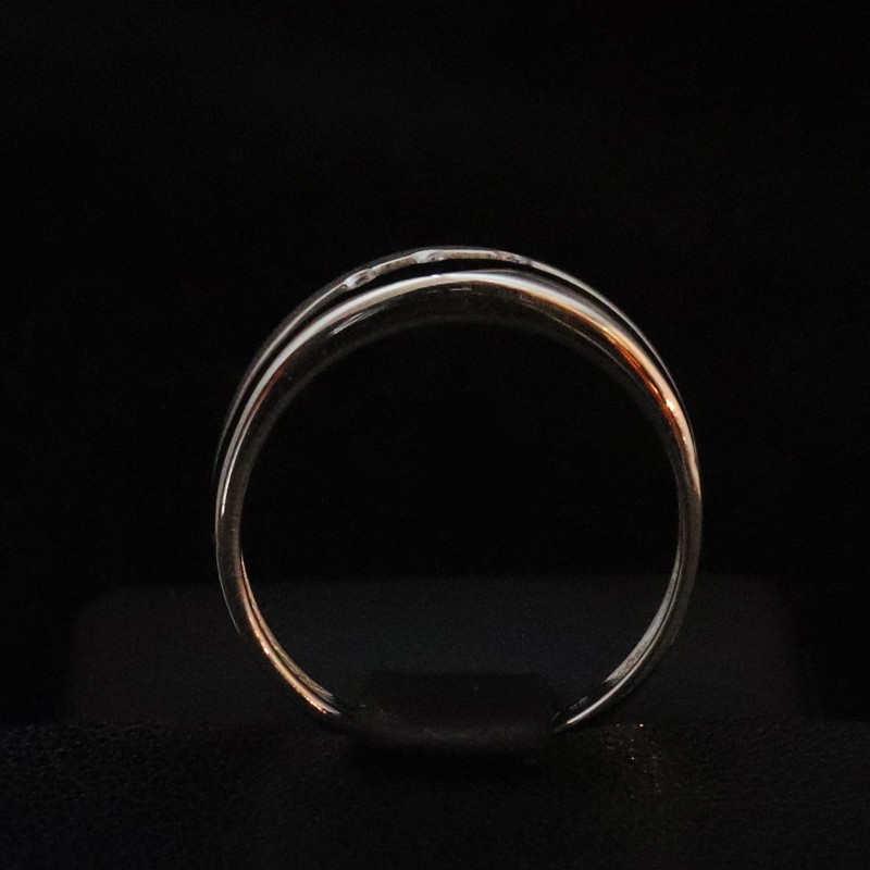 White gold ring with cubic zirconia stone