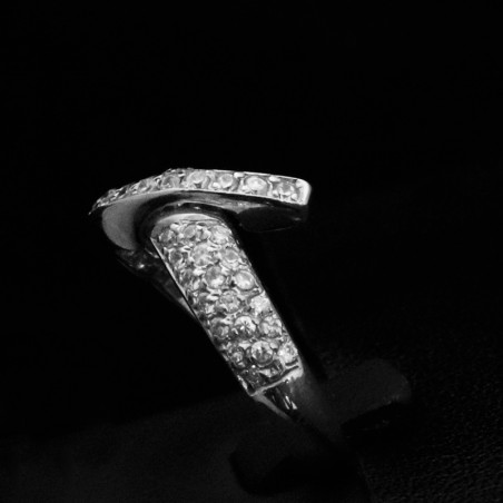 White gold ring with cubic zirconia stone