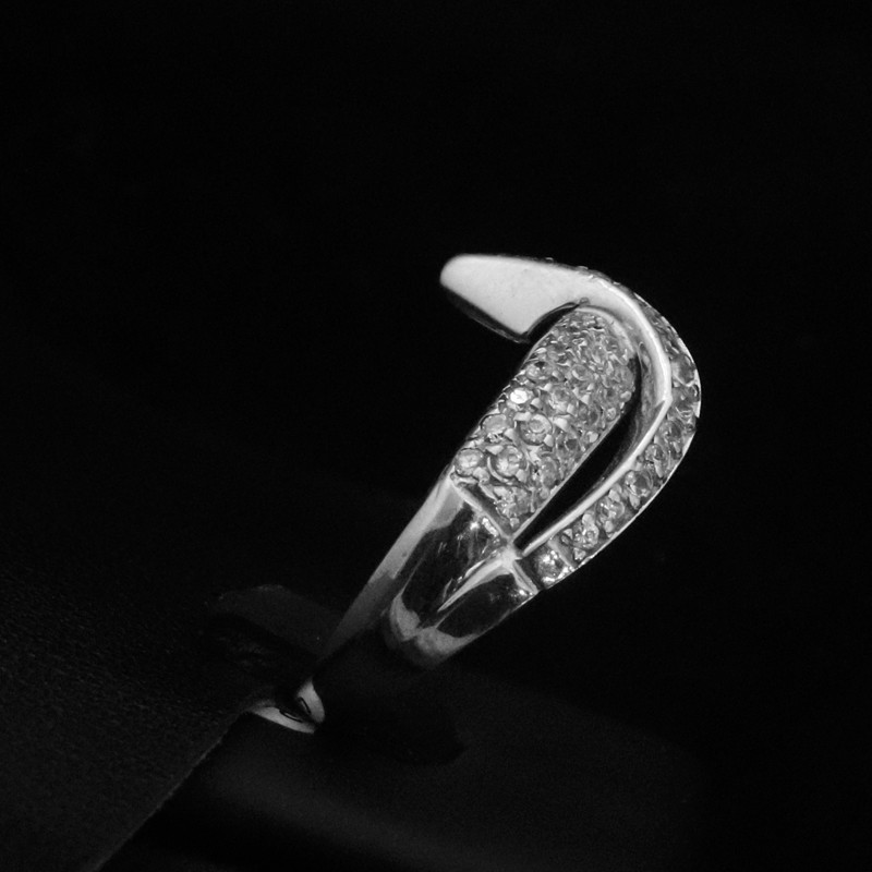 White gold ring with cubic zirconia stone