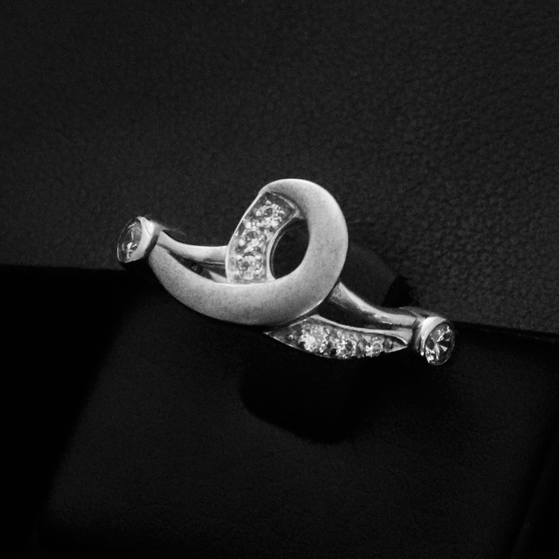 White gold ring with cubic zirconia stone