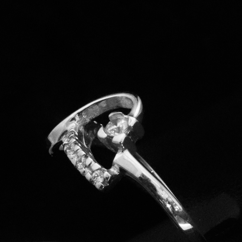 White gold ring with cubic zirconia stone