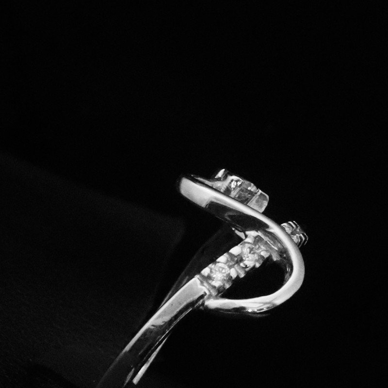 White gold ring with cubic zirconia stone