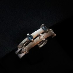 white gold ring with aquamarine stone