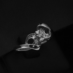 White gold ring with cubic zirconia stone