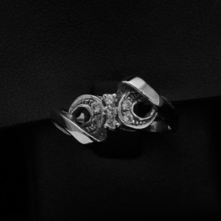 White gold ring with cubic zirconia stone 2