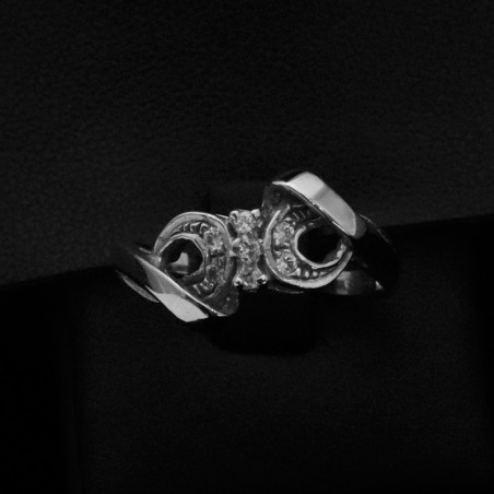 White gold ring with cubic zirconia stone