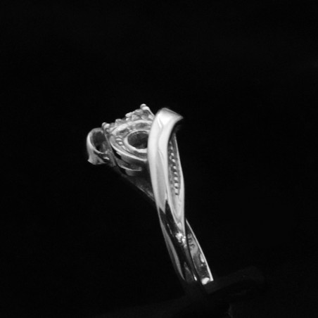 White gold ring with cubic zirconia stone
