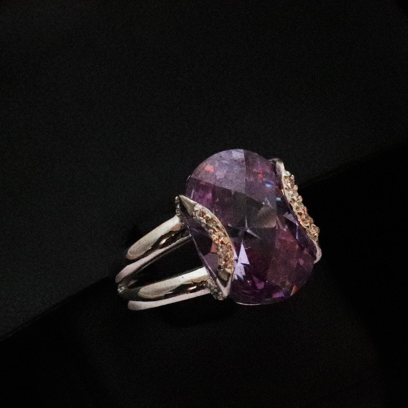 white gold ring with amethyst stone
