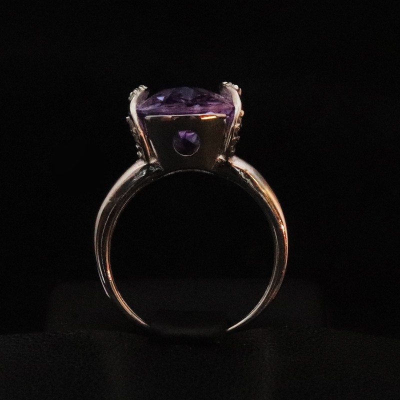 white gold ring with amethyst stone