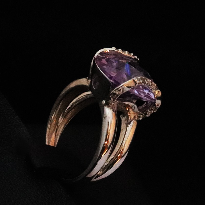 white gold ring with amethyst stone