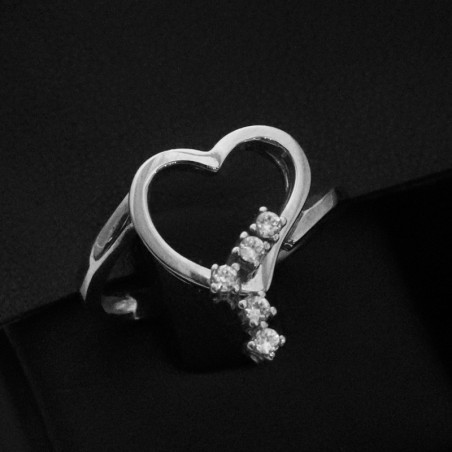 white gold heart ring with cubic zirconia stones