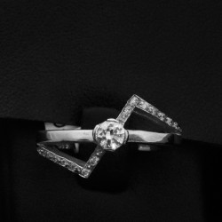 White gold ring with cubic zirconia stone