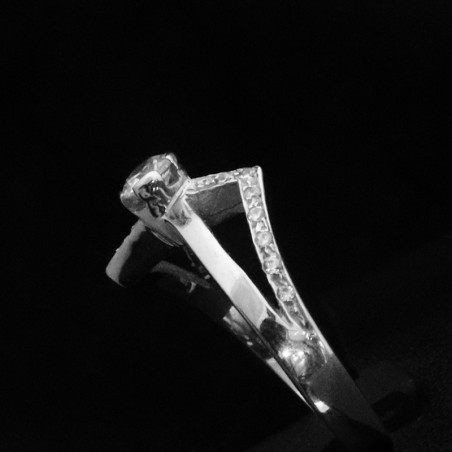 White gold ring with cubic zirconia stone