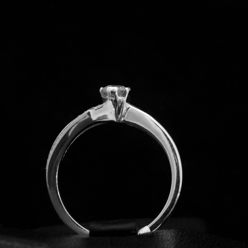 White gold ring with cubic zirconia stone