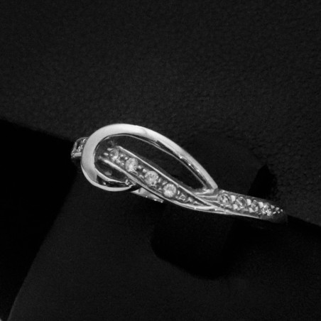 White gold ring with cubic zirconia stone