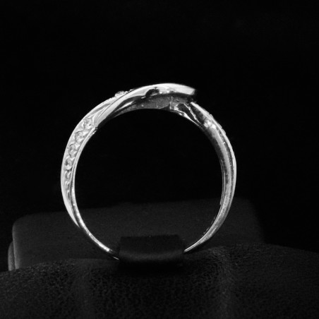 White gold ring with cubic zirconia stone