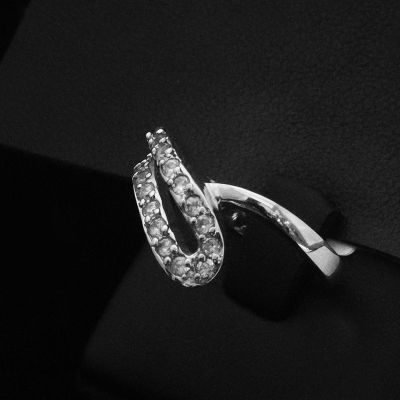 White gold ring with cubic zirconia stone