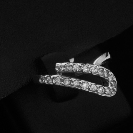 White gold ring with cubic zirconia stone