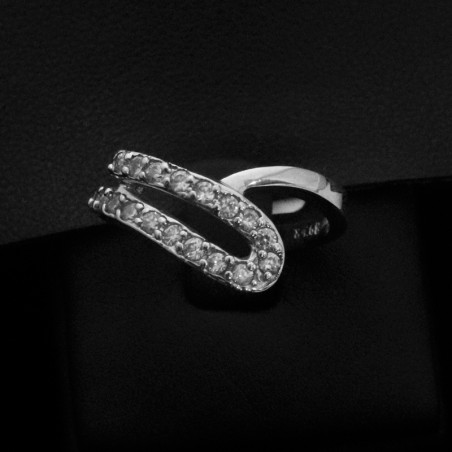 White gold ring with cubic zirconia stone