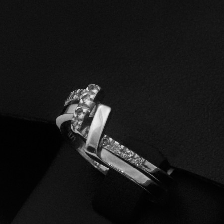 White gold ring with cubic zirconia stone