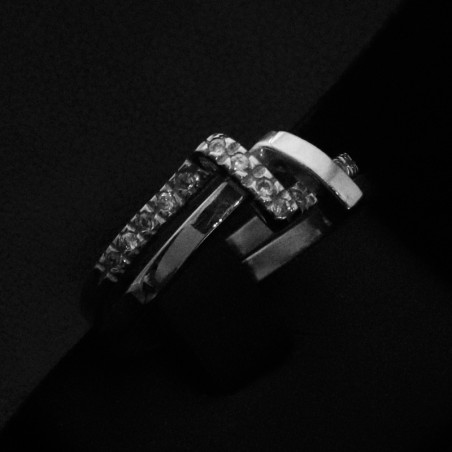 White gold ring with cubic zirconia stone