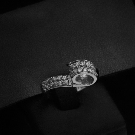 white gold ring with cubic zirconia stones