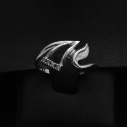 white gold ring with cubic zirconia stones