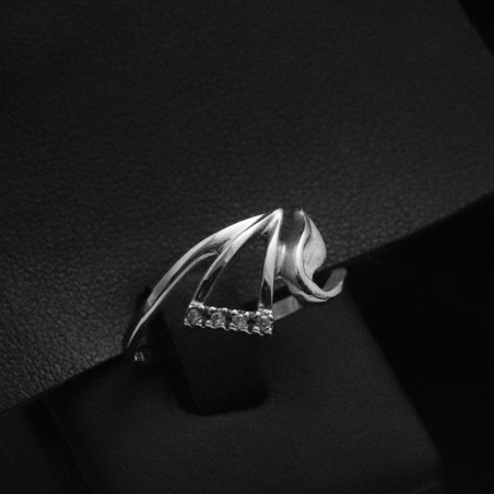 white gold ring with cubic zirconia stones