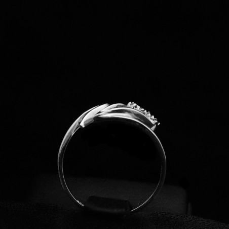 white gold ring with cubic zirconia stones