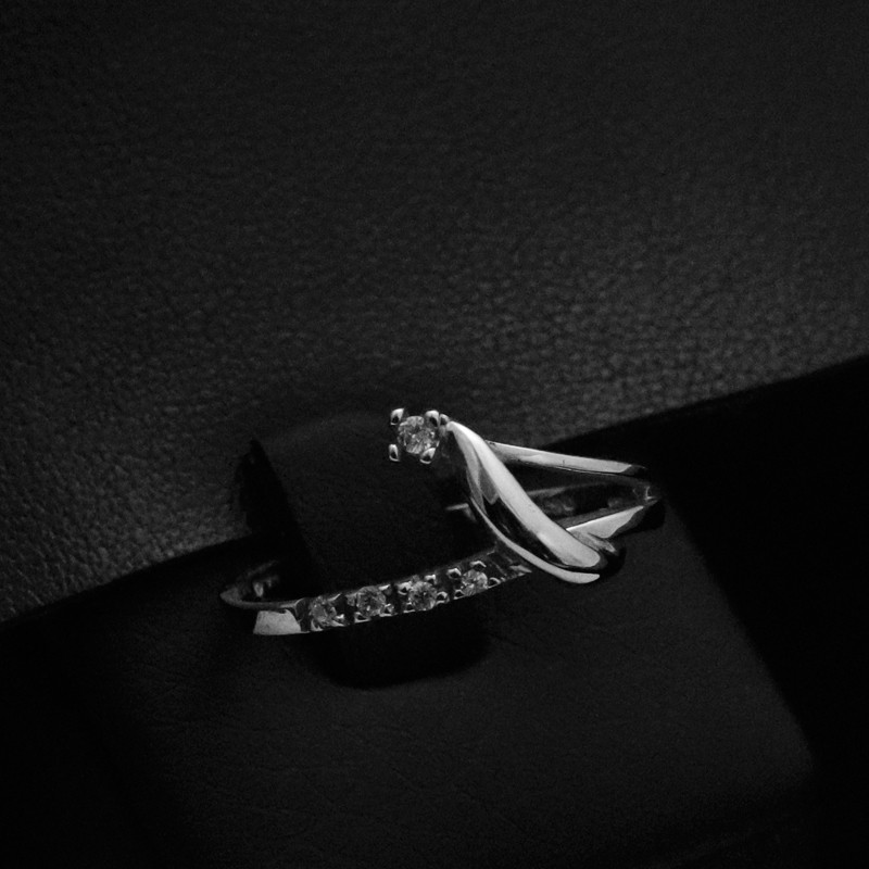 white gold ring with cubic zirconia stones