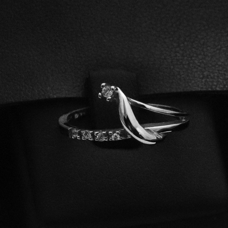 white gold ring with cubic zirconia stones