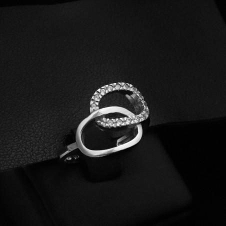 white gold ring with cubic zirconia stones