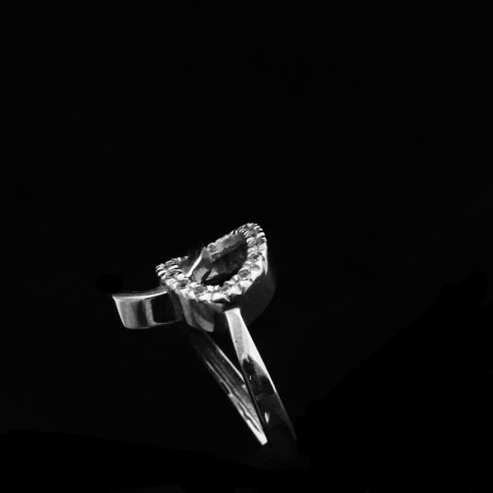 white gold ring with cubic zirconia stones