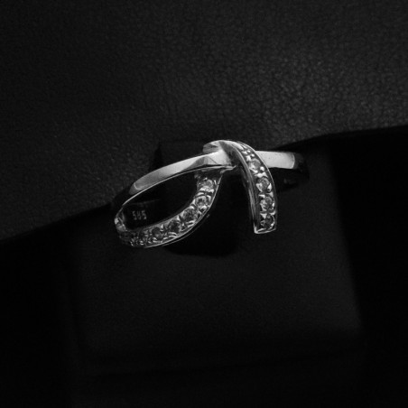 λευκοχρυσο δαχτυλιδι με πετρες ζιργκον