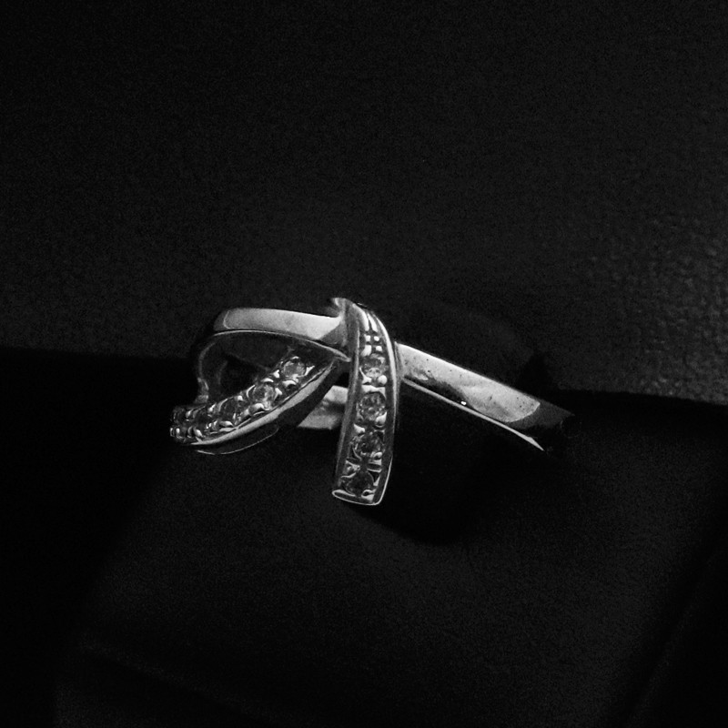 λευκοχρυσο δαχτυλιδι με πετρες ζιργκον