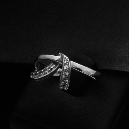 λευκοχρυσο δαχτυλιδι με πετρες ζιργκον