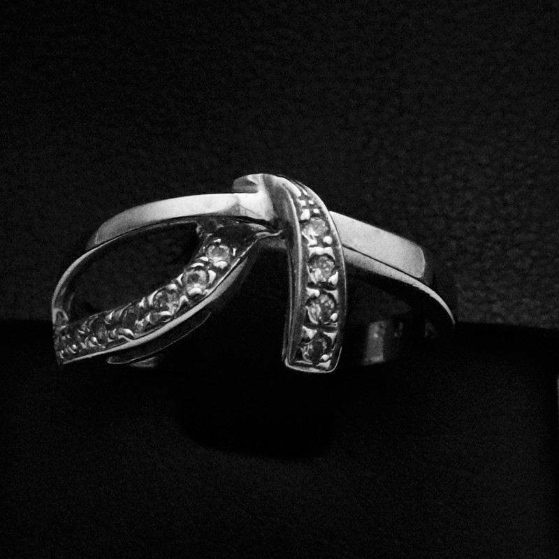 λευκοχρυσο δαχτυλιδι με πετρες ζιργκον