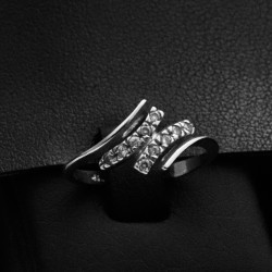 Λευκοχρυσο δαχτυλιδι με πετρες ζιργκον