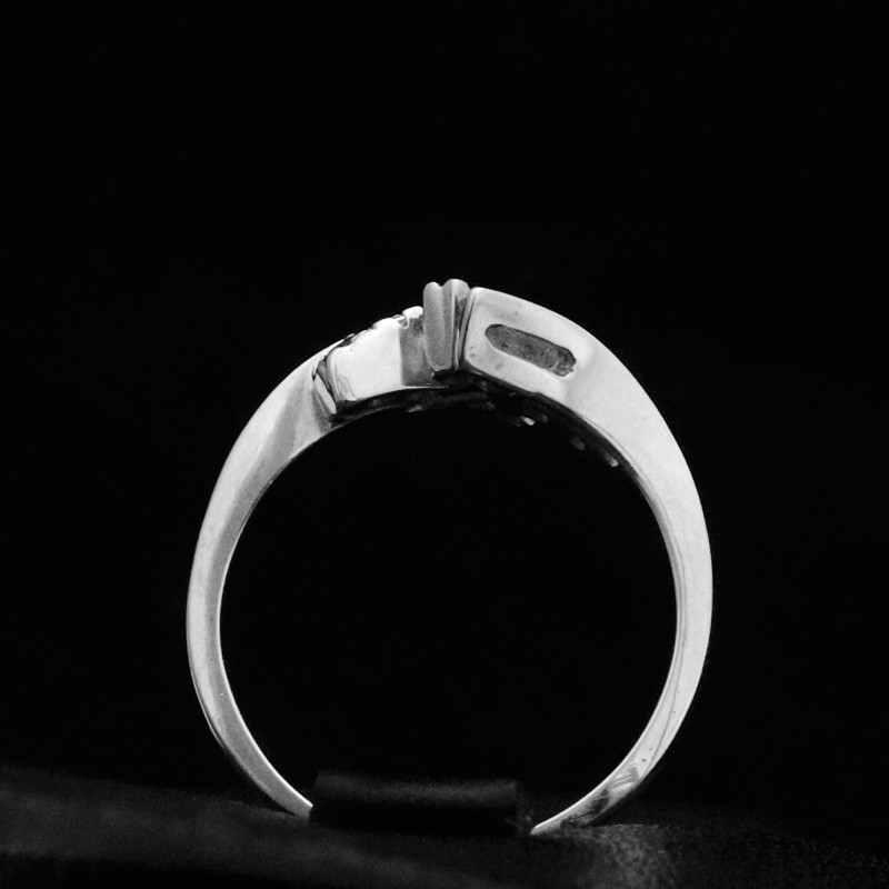 Λευκοχρυσο δαχτυλιδι με πετρες ζιργκον