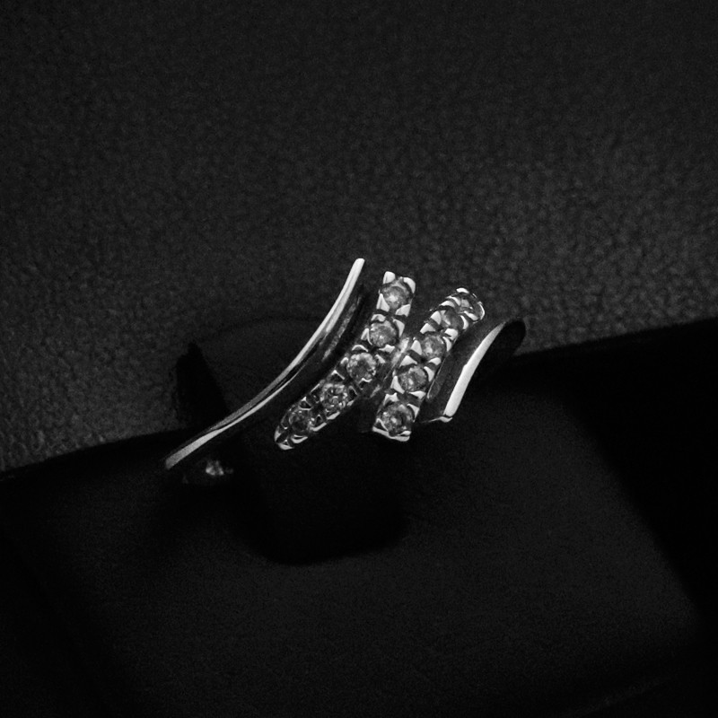 Λευκοχρυσο δαχτυλιδι με πετρες ζιργκον