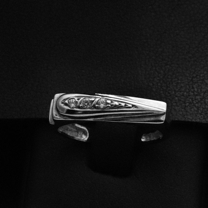 white gold ring with cubic zirconia stones