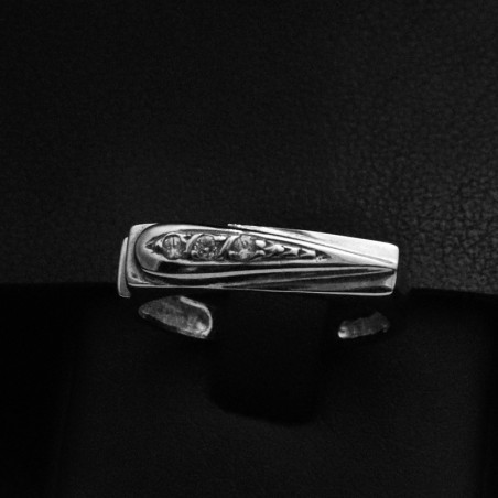 white gold ring with cubic zirconia stones