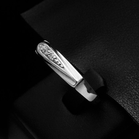 white gold ring with cubic zirconia stones